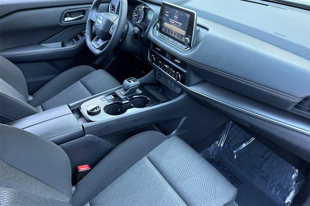 Used 2025 Nissan Rogue SV image 14