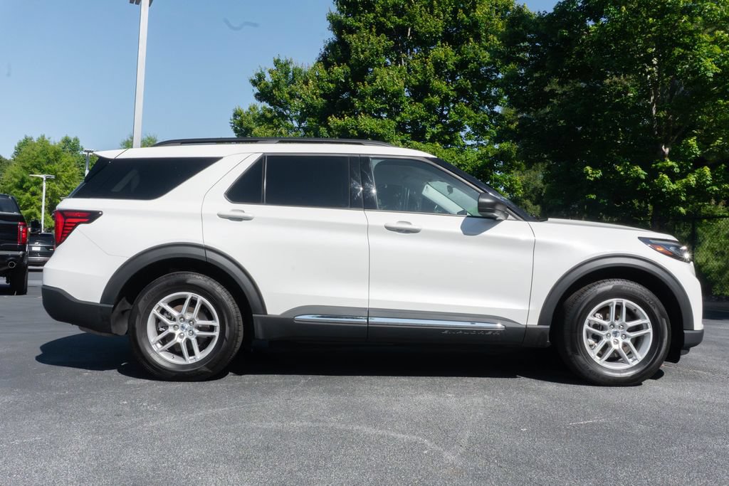 Used 2025 Ford Explorer Active w/ Active Comfort Package RWD image 8