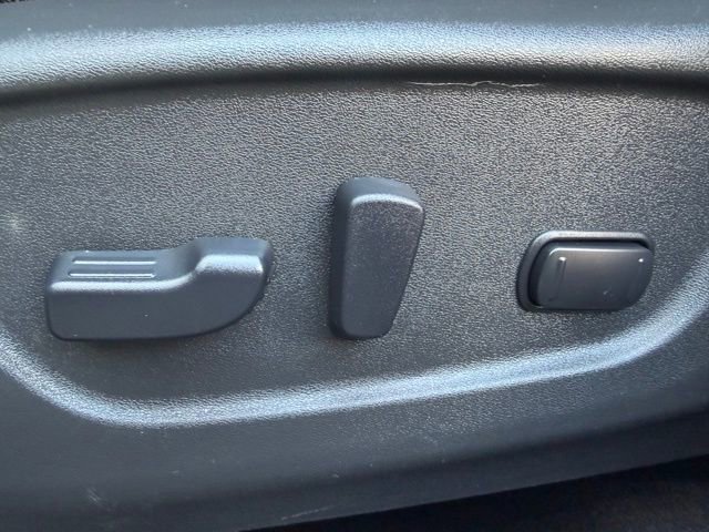 Used 2018 Nissan Rogue SV w/ Premium Package image 19