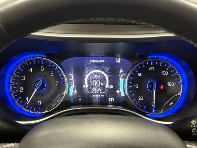 Used 2023 Chrysler Pacifica Touring-L image 36