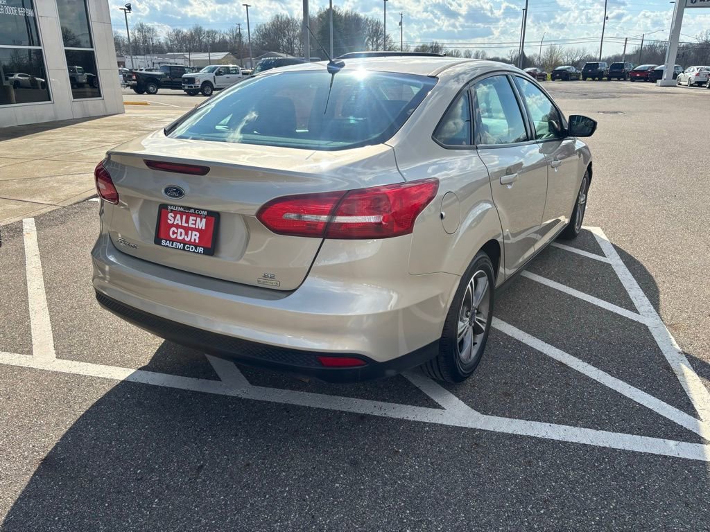 Used 2018 Ford Focus SE w/ SE Appearance Package image 9