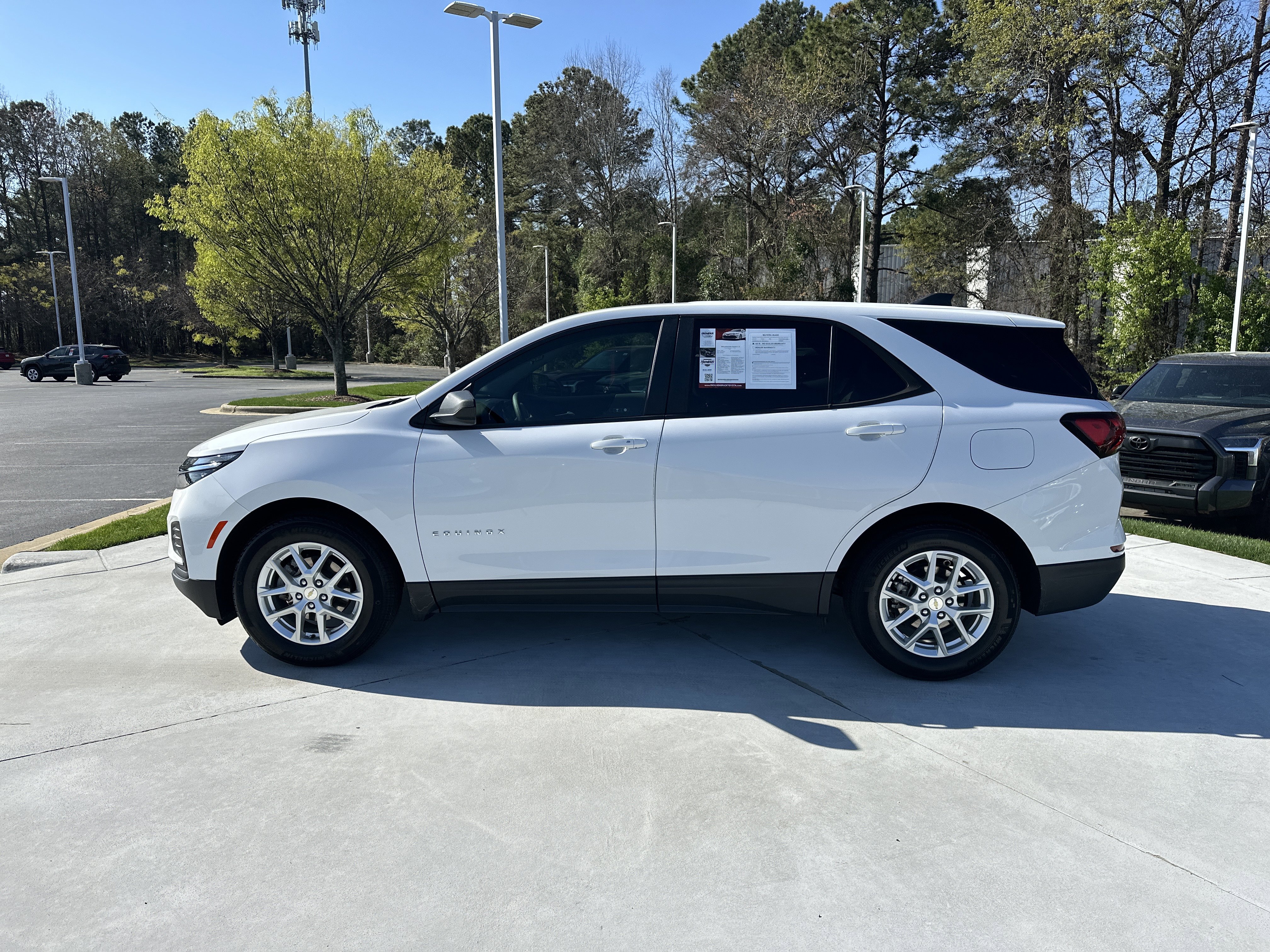Used 2023 Chevrolet Equinox LS w/ LS Convenience Package image 7