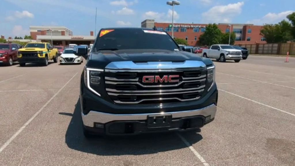 Used 2024 GMC Sierra 1500 SLT image 3