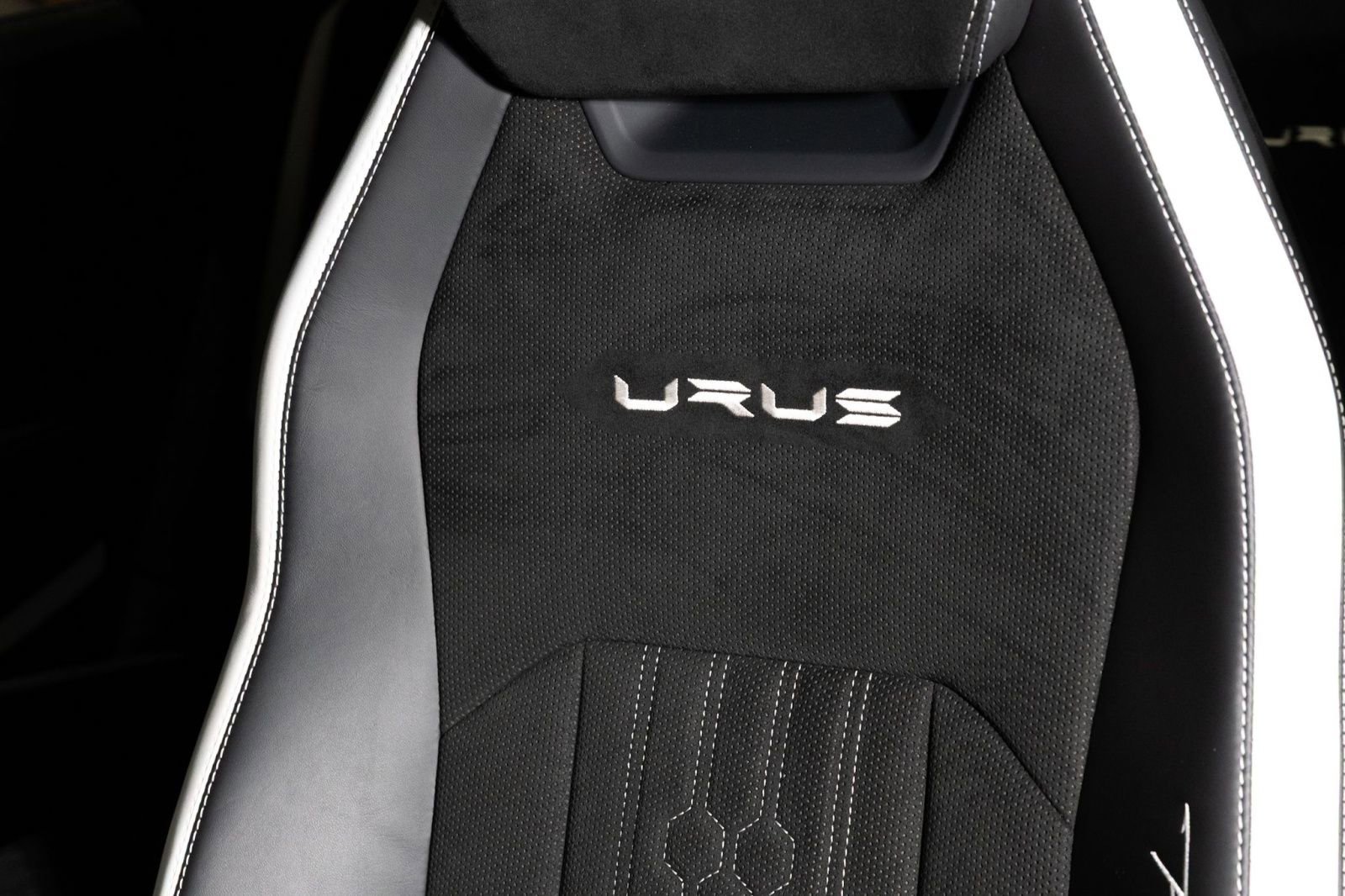 Used 2024 Lamborghini Urus Performante AWD/4WD image 38