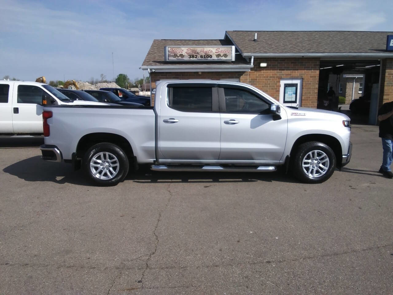Used 2019 Chevrolet Silverado 1500 LT w/ All-Star Edition AWD/4WD image 2