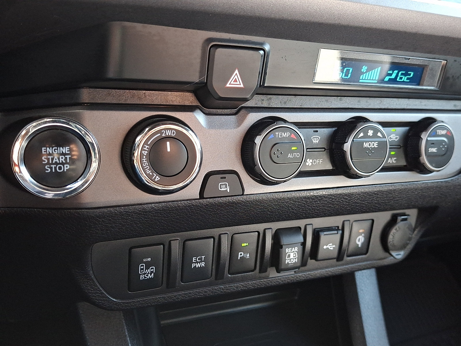 Used 2023 Toyota Tacoma TRD Off-Road w/ Technology Package AWD/4WD image 11