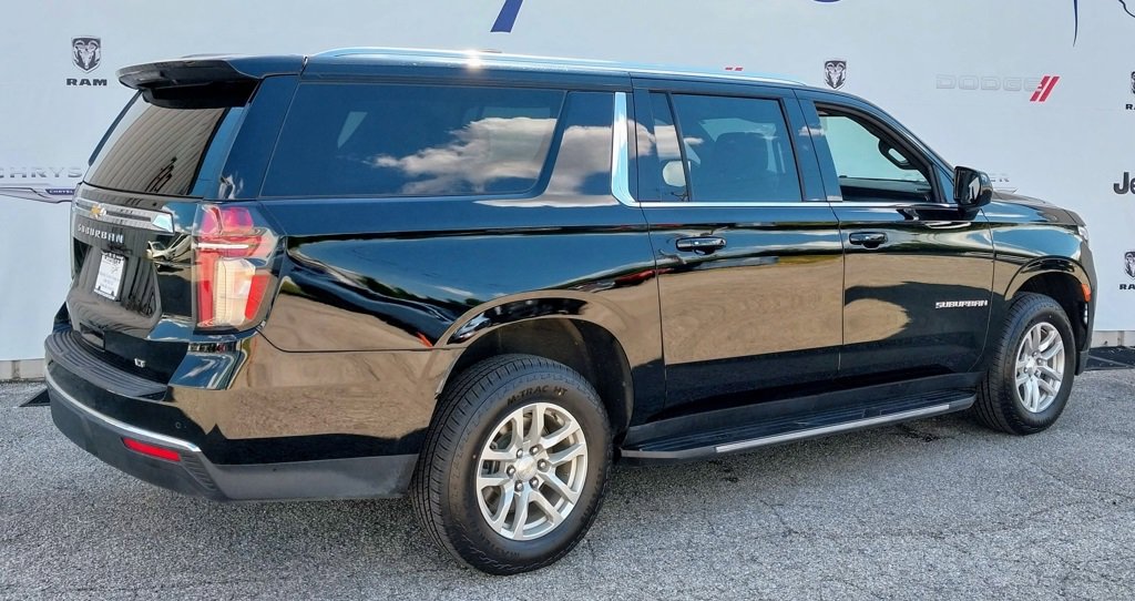 Used 2023 Chevrolet Suburban LT image 5