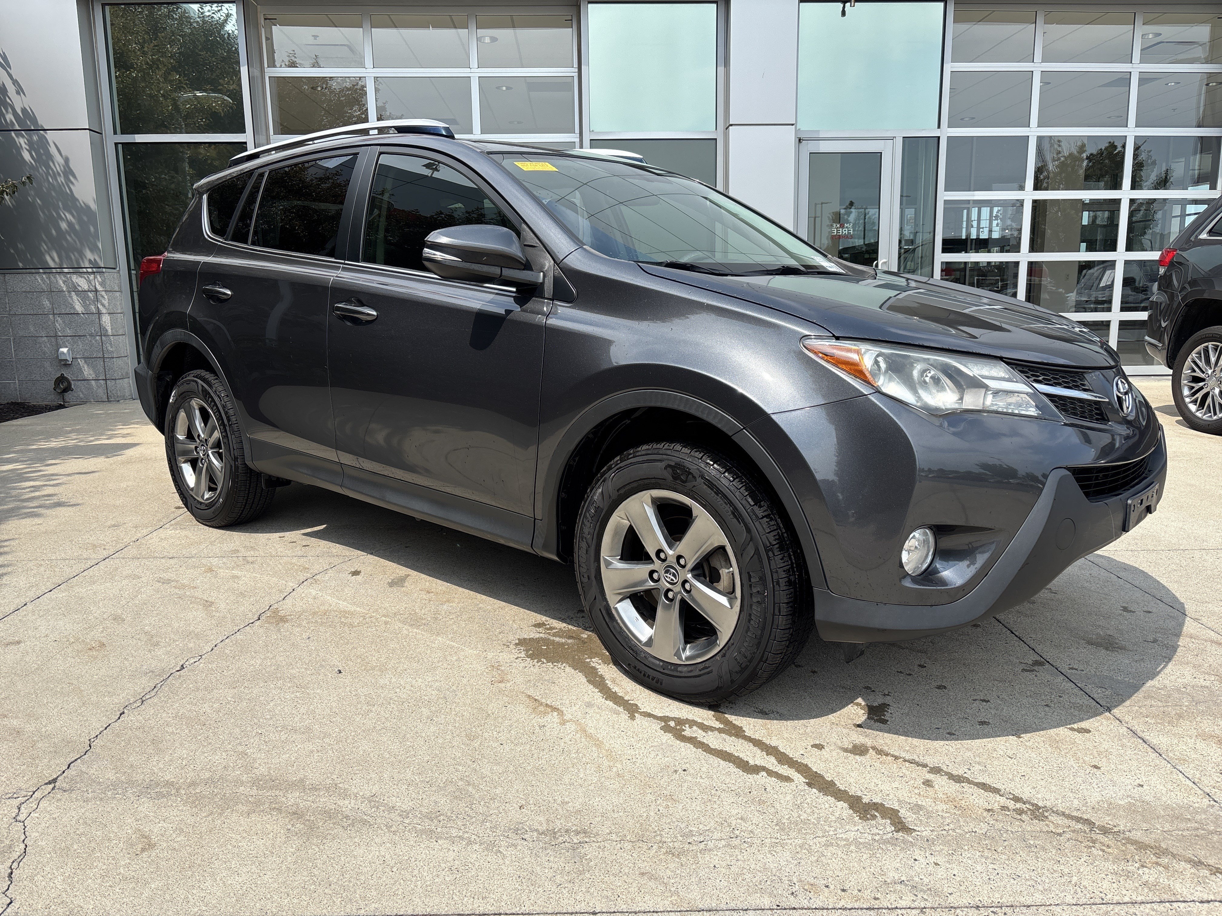 Used 2015 Toyota RAV4 XLE FWD image 2