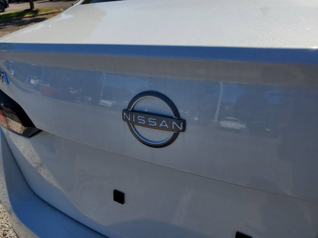 New 2025 Nissan Versa SV w/ Trunk Package FWD image 6