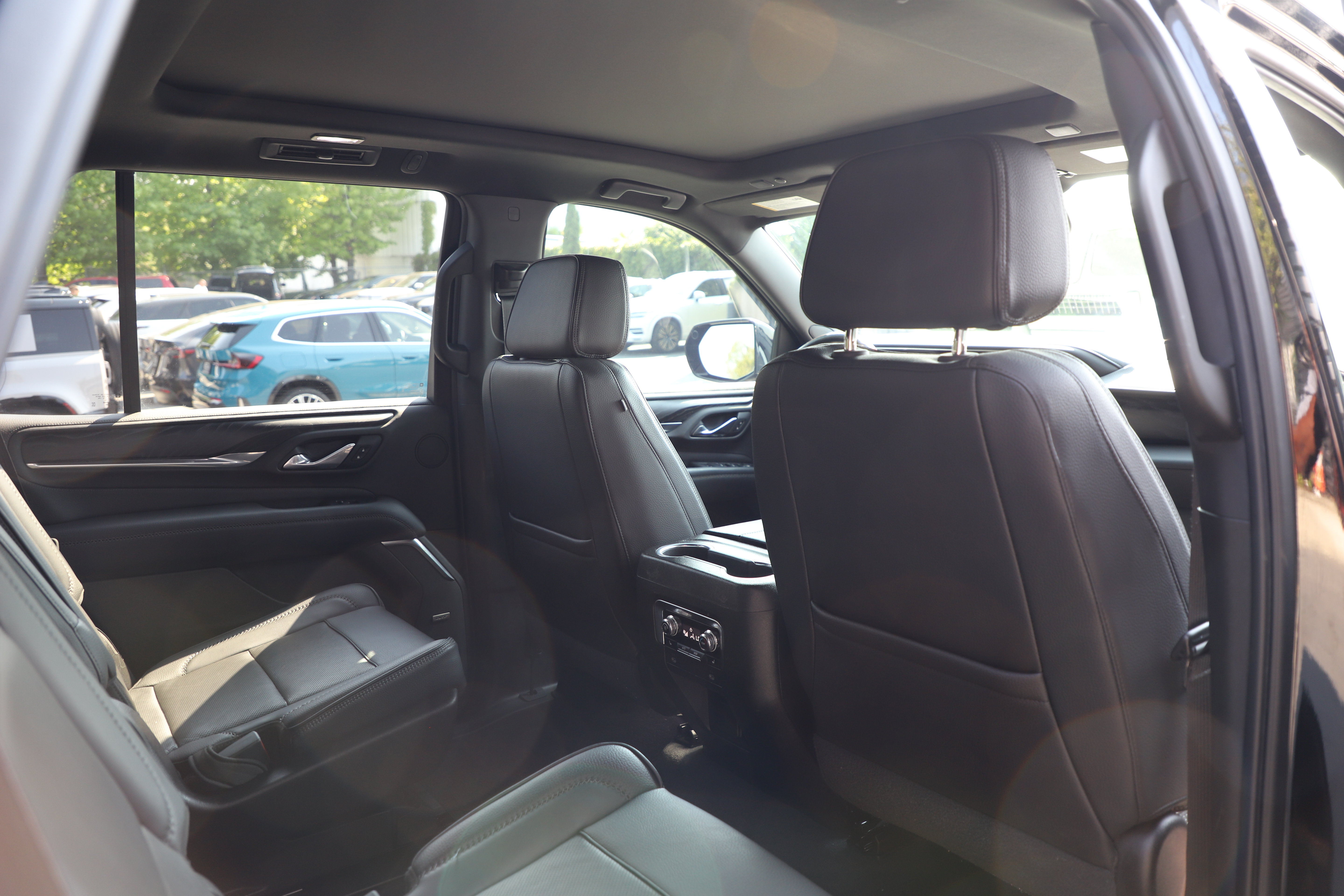 Used 2021 GMC Yukon Denali w/ Denali Premium Package AWD/4WD image 10