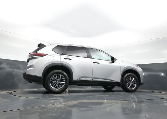 Used 2024 Nissan Rogue S AWD/4WD image 29