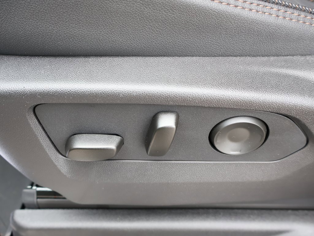 New 2025 Chevrolet Suburban High Country image 15