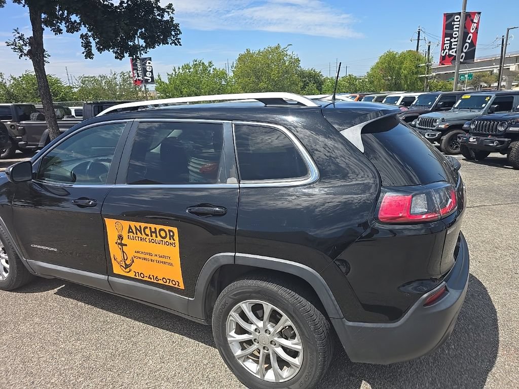 Used 2019 Jeep Cherokee Latitude w/ Popular Appearance Group FWD image 11