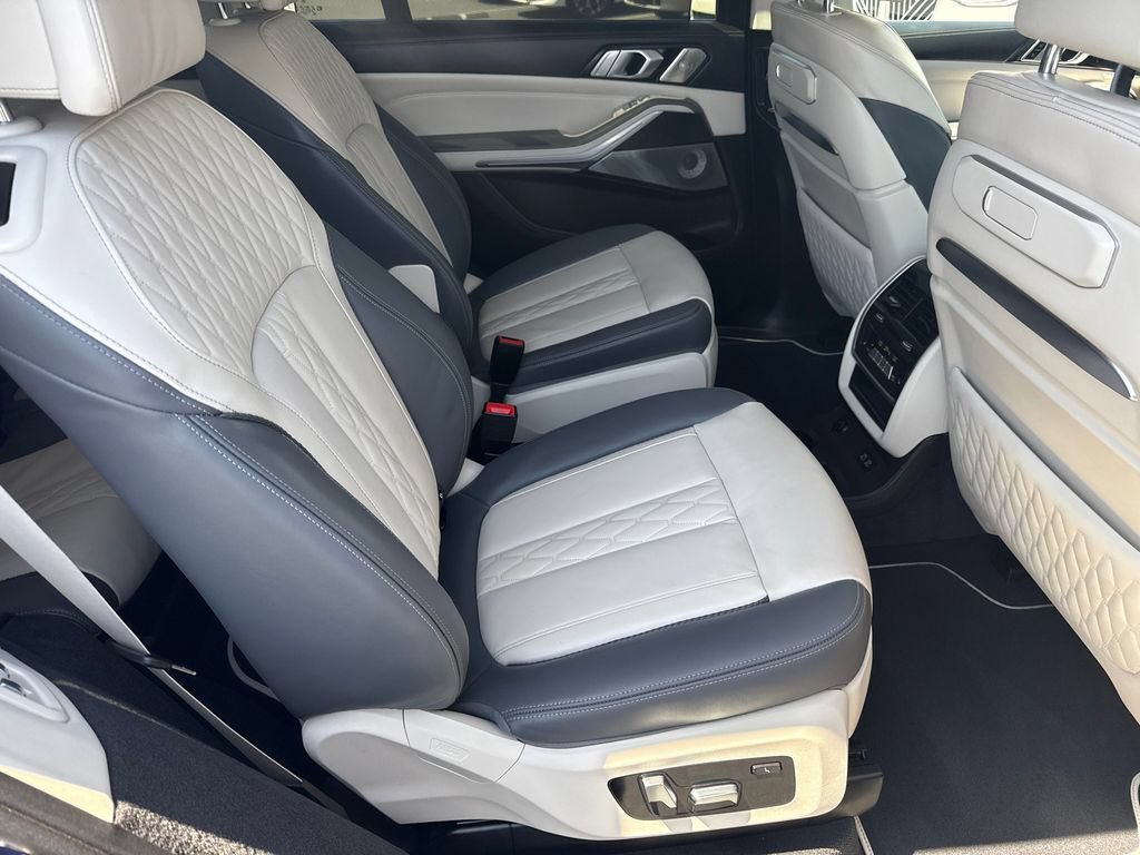 Used 2025 BMW ALPINA XB7 AWD/4WD image 17