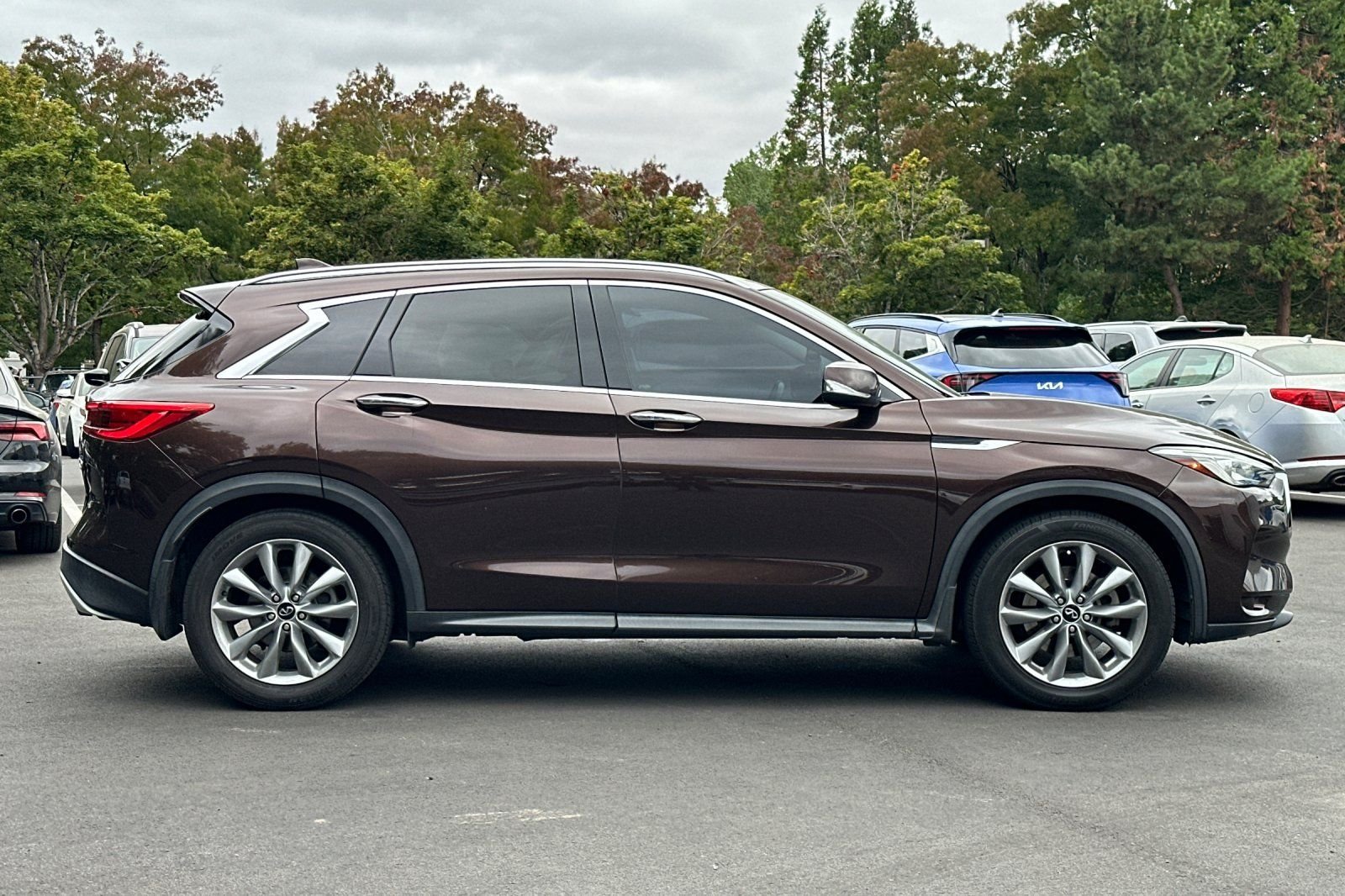 Used 2020 INFINITI QX50 Luxe w/ Navigation Package FWD image 3