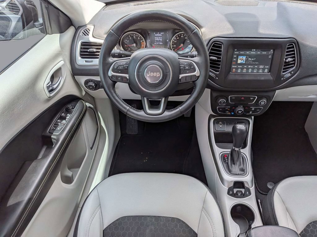 Used 2019 Jeep Compass Latitude FWD image 18