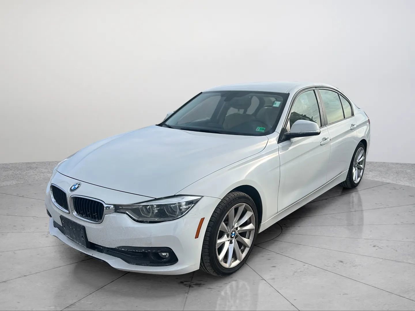 Used 2018 BMW 320i Sedan image 9