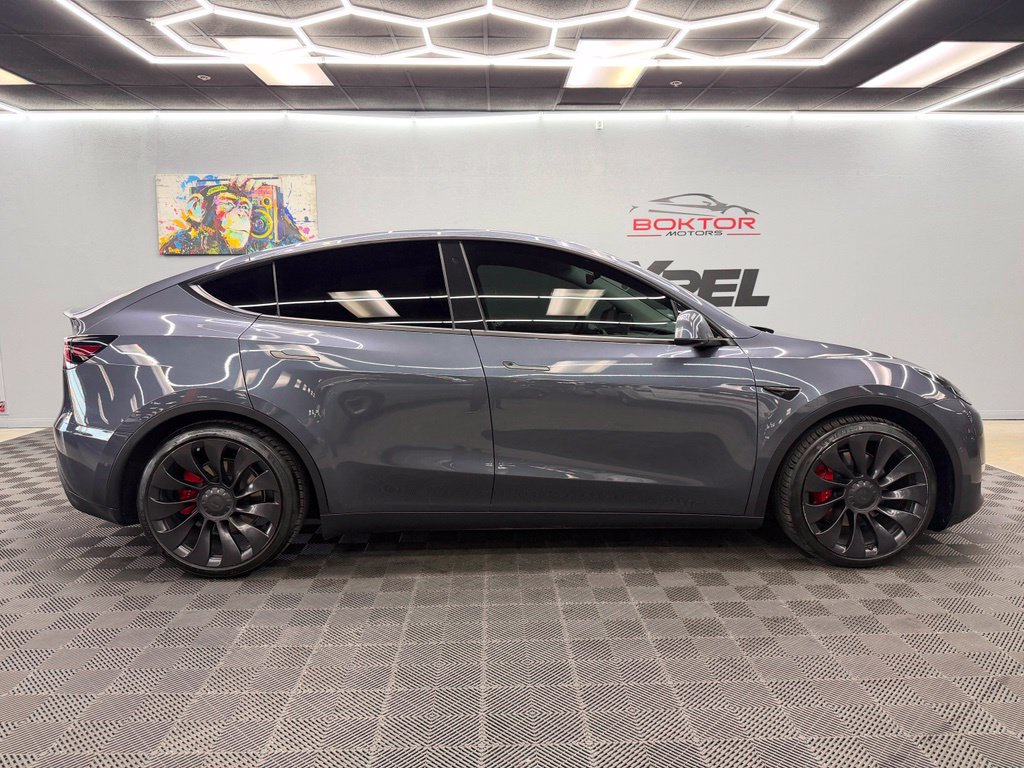 Used 2022 Tesla Model Y Performance AWD/4WD image 16