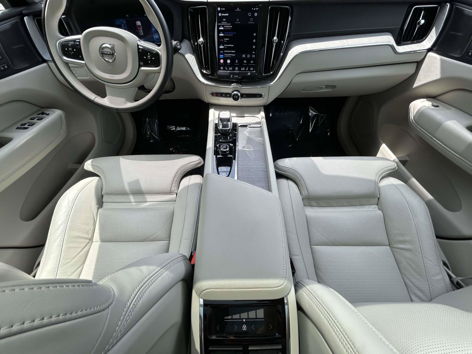 Certified 2025 Volvo XC60 B5 Ultra AWD/4WD image 12