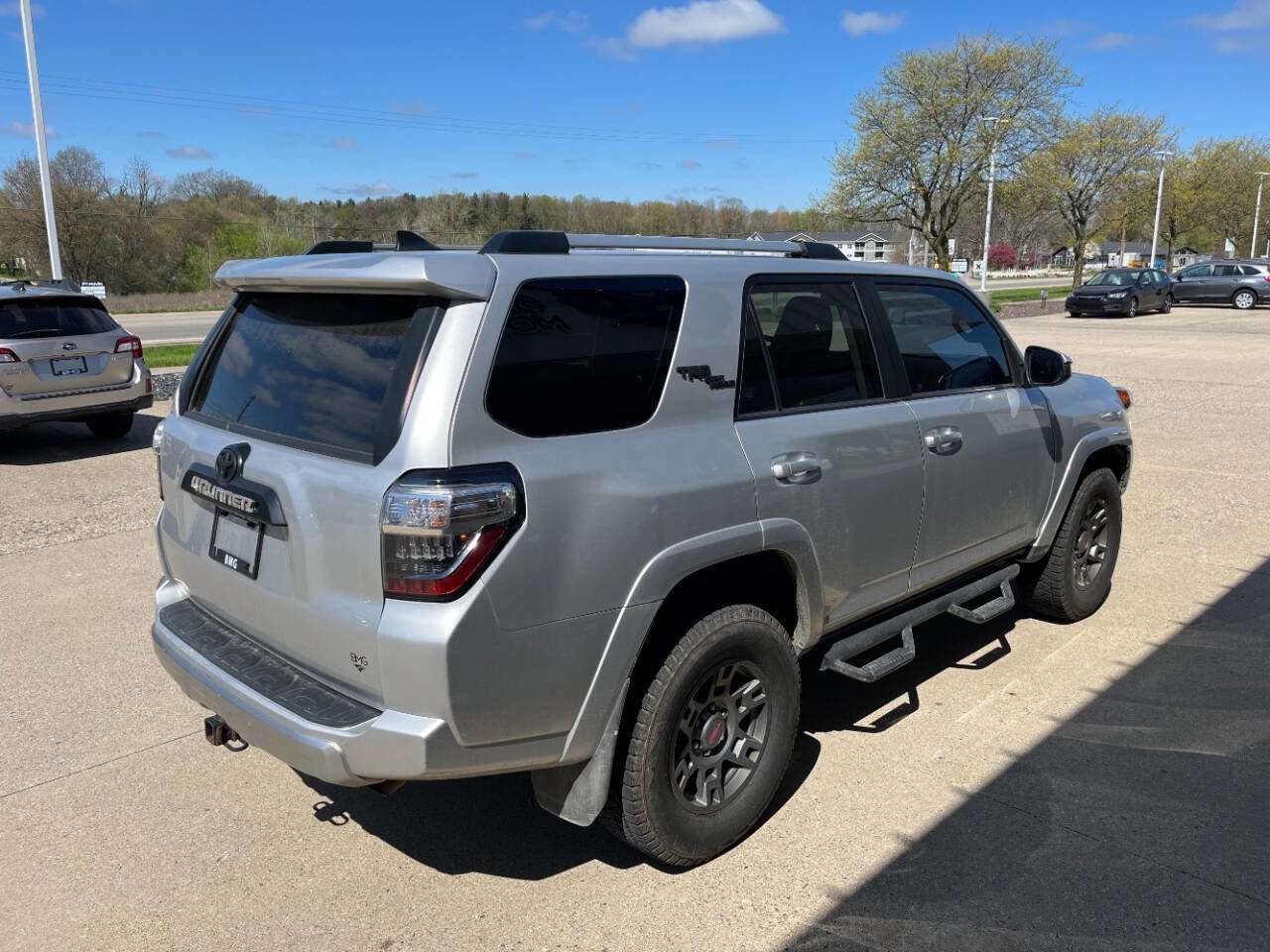Used 2018 Toyota 4Runner TRD Off-Road w/ TRD Performance Package AWD/4WD image 5