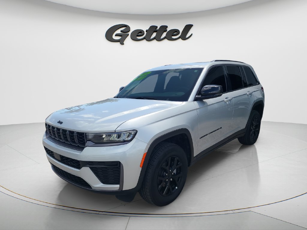 Used 2026 Jeep Grand Cherokee Altitude RWD image 1