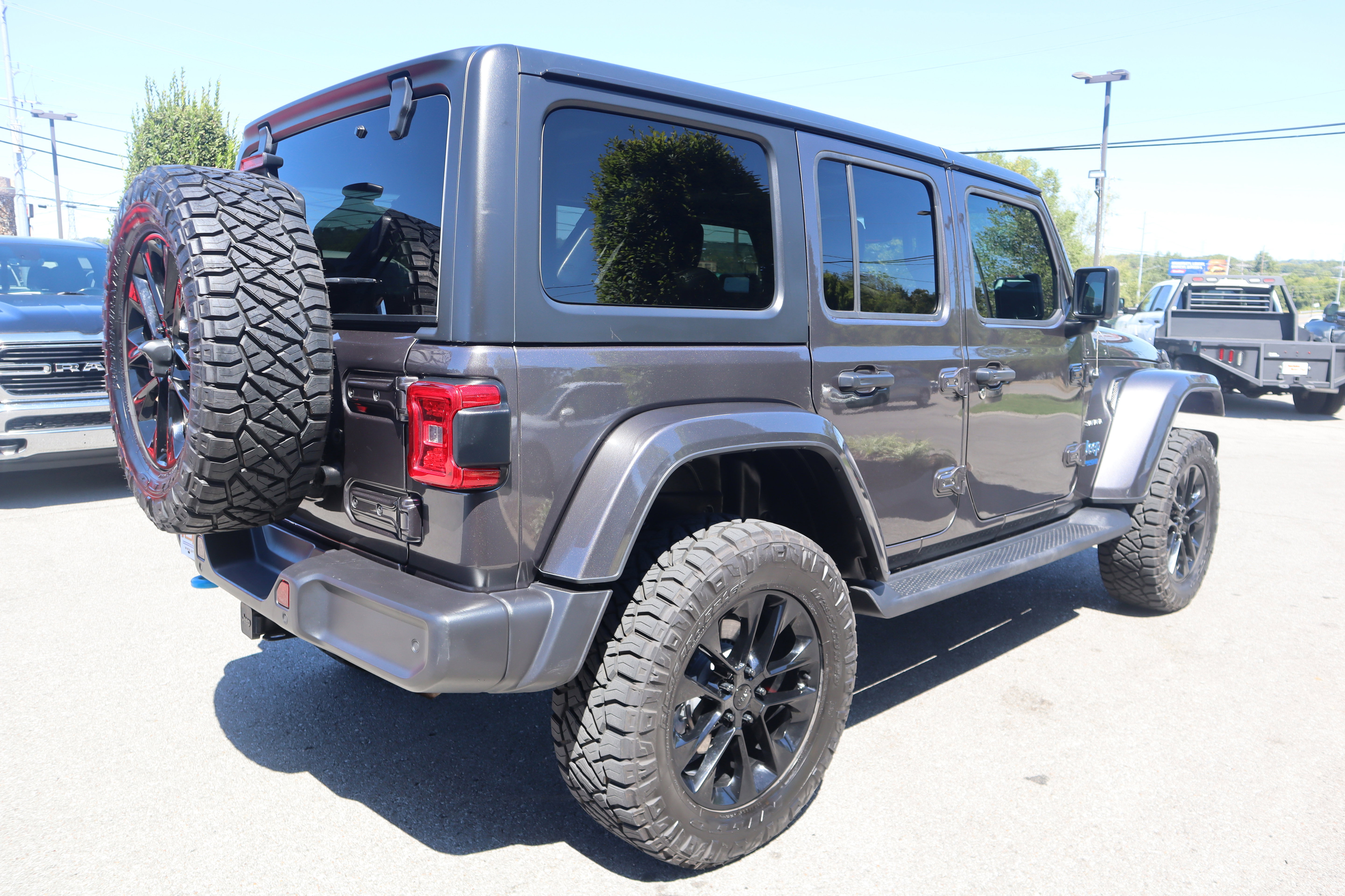 Used 2022 Jeep Wrangler Unlimited Sahara w/ Cold Weather Group image 6