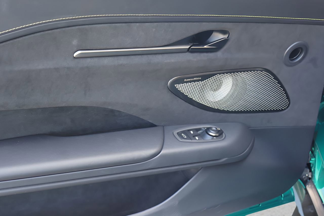 Used 2026 Aston Martin V8 Vantage Coupe image 10