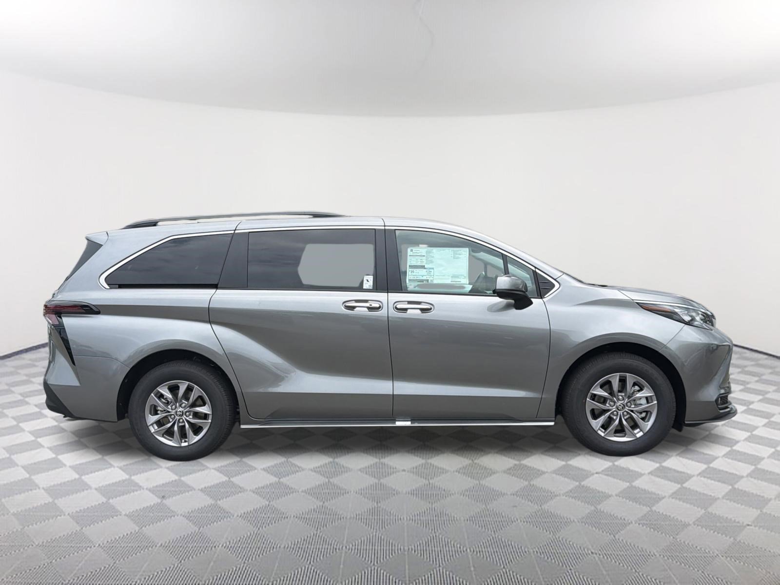 New 2026 Toyota Sienna XLE AWD/4WD image 8