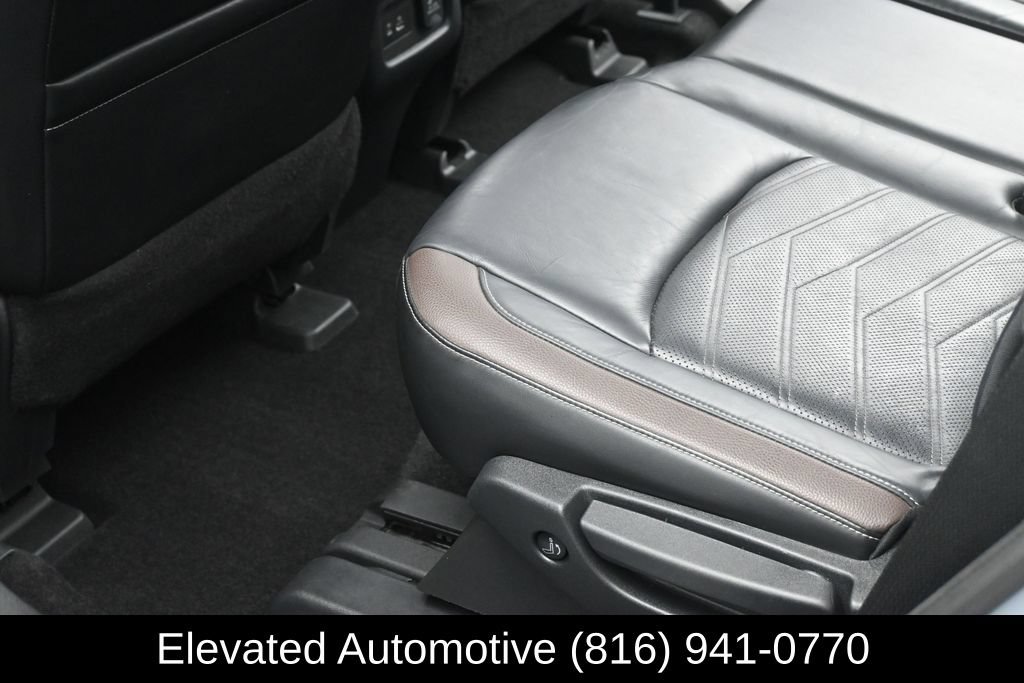 Used 2022 Nissan Pathfinder Platinum w/ Cargo Package AWD/4WD image 16