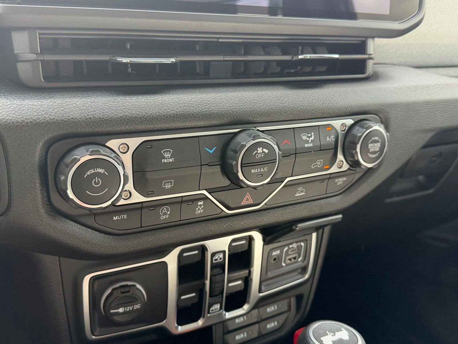 Used 2025 Jeep Wrangler Unlimited Sport AWD/4WD image 17