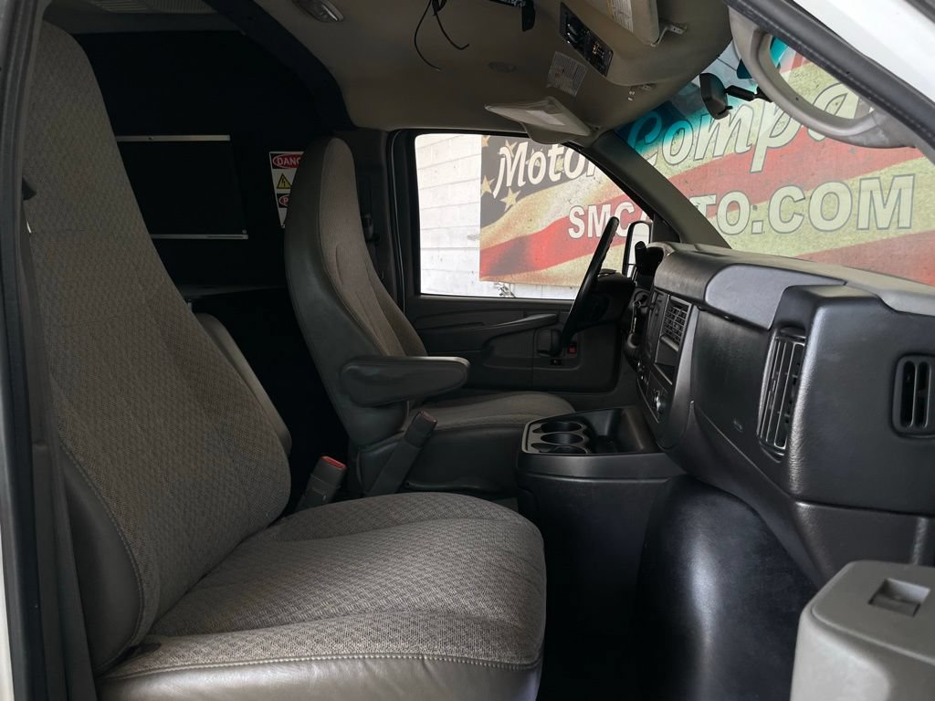 Used 2014 GMC Savana 3500 Extended RWD image 15
