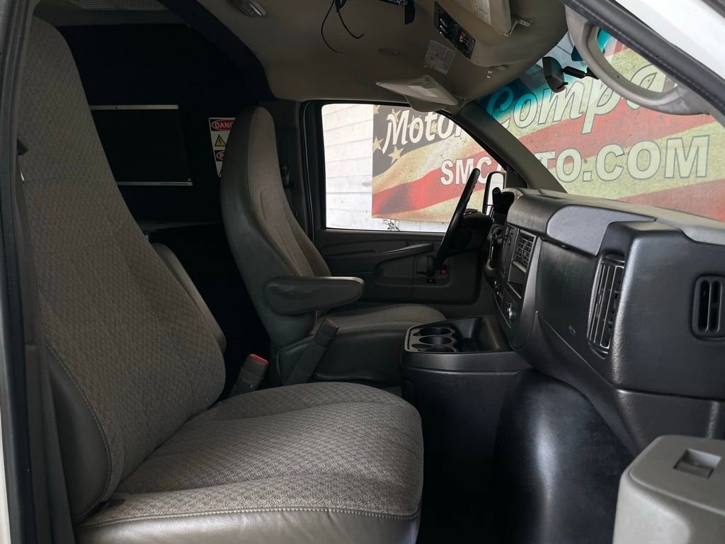 Used 2014 GMC Savana 3500 Extended image 15