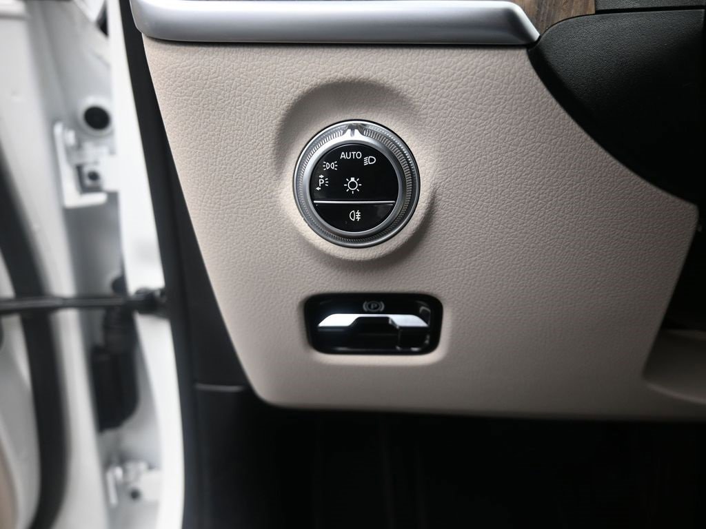 Used 2024 Mercedes-Benz C 300 Sedan image 16