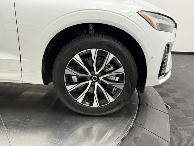Certified 2025 Volvo XC60 B5 Plus AWD/4WD image 9