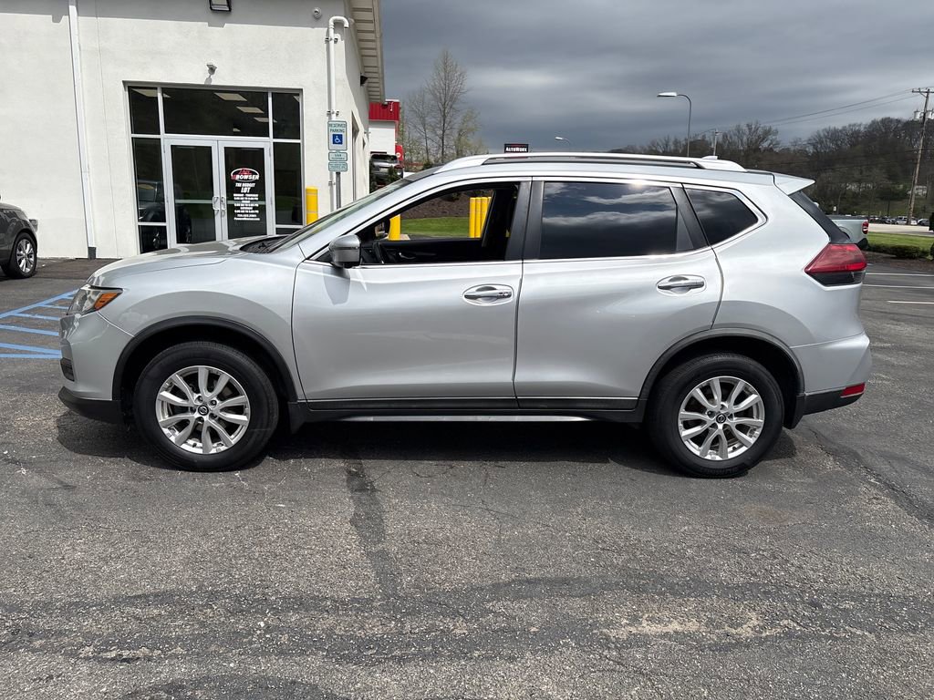 Used 2018 Nissan Rogue SV w/ Premium Package image 2