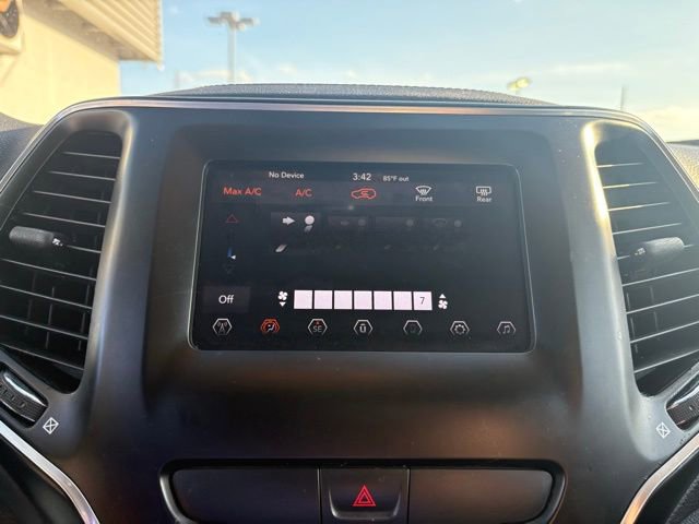 Used 2019 Jeep Cherokee Latitude w/ Popular Appearance Group image 15