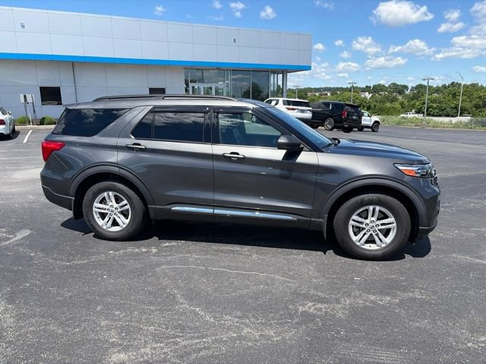 Used 2020 Ford Explorer XLT w/ Equipment Group 202A AWD/4WD image 7