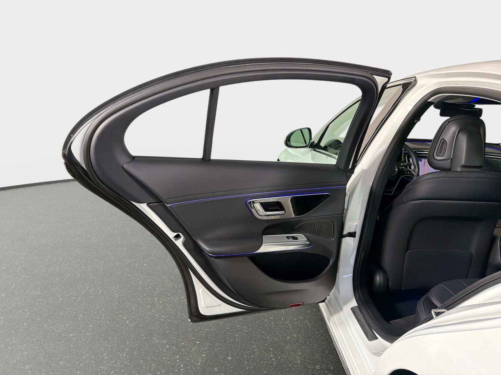 Used 2025 Mercedes-Benz E 350 Sedan image 30