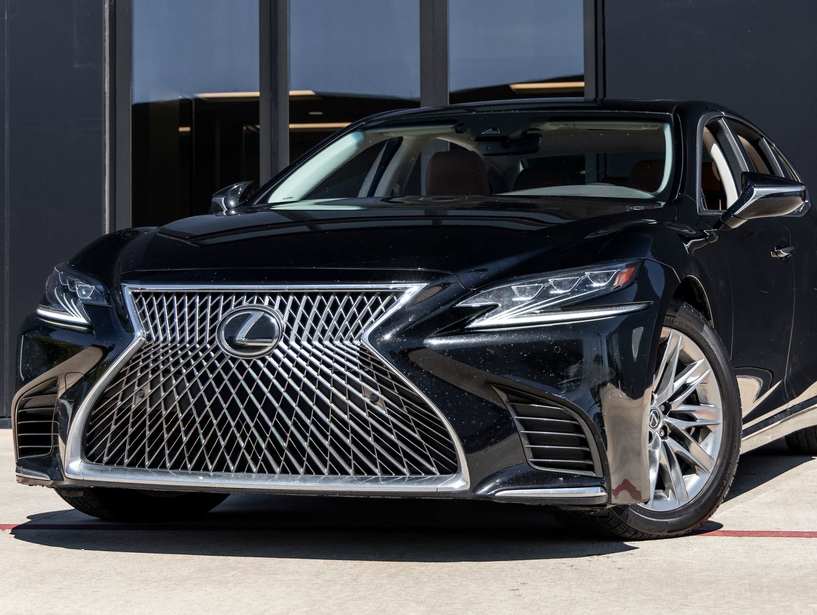 Used 2019 Lexus LS 500 w/ Accessory Package (Z2) image 3