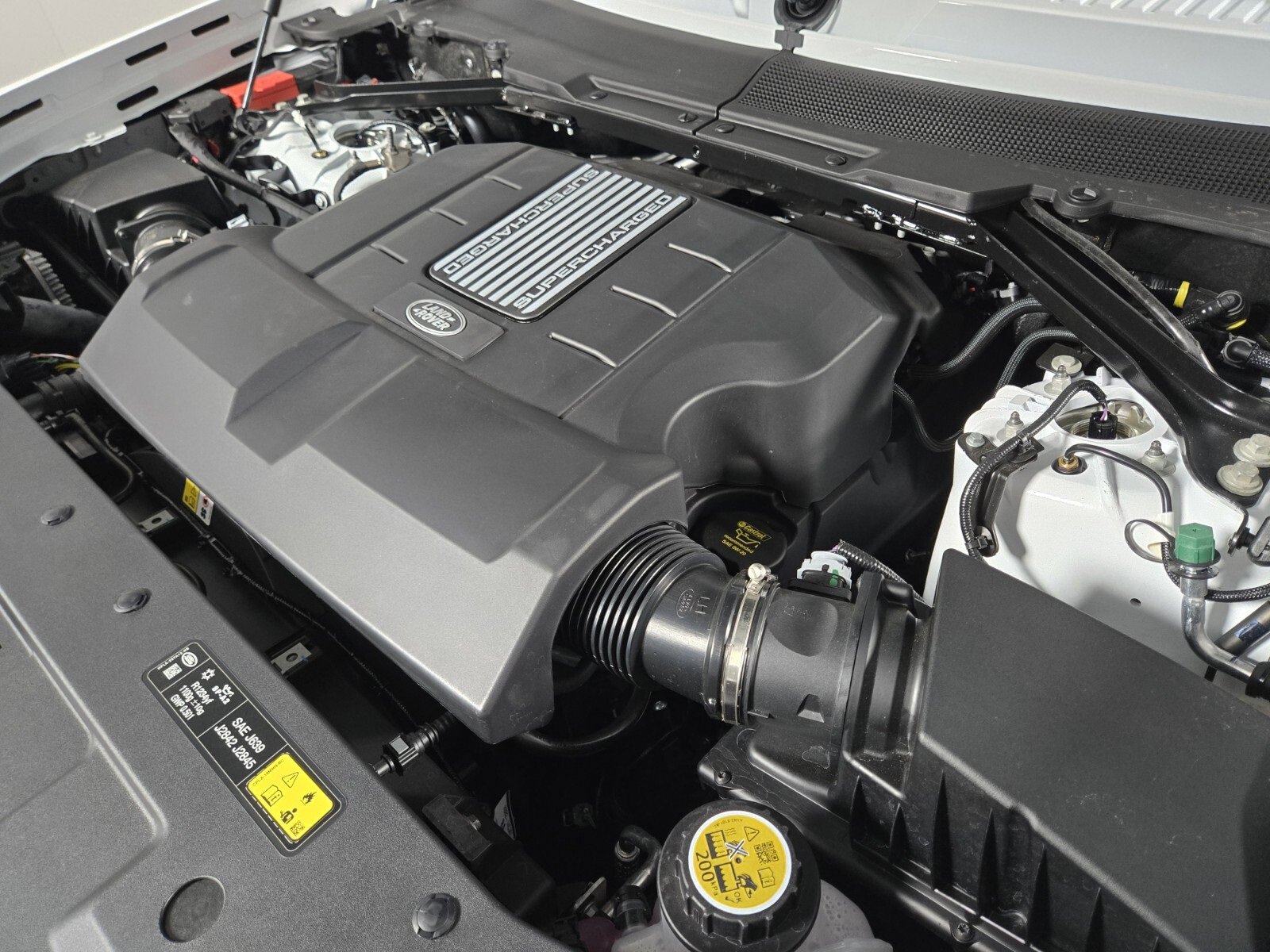 New 2026 Land Rover Defender 130 V8 image 25