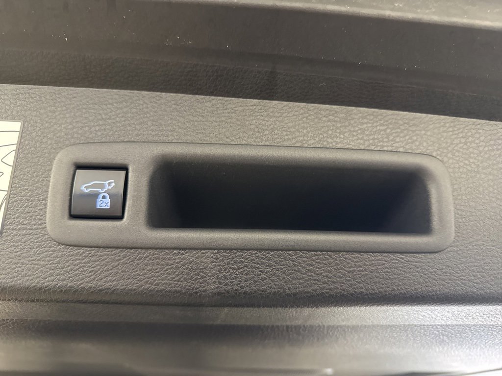 Used 2024 Toyota Sienna XSE image 28