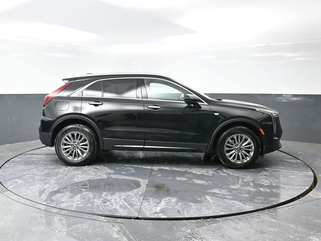 Used 2025 Cadillac XT4 Premium Luxury image 4