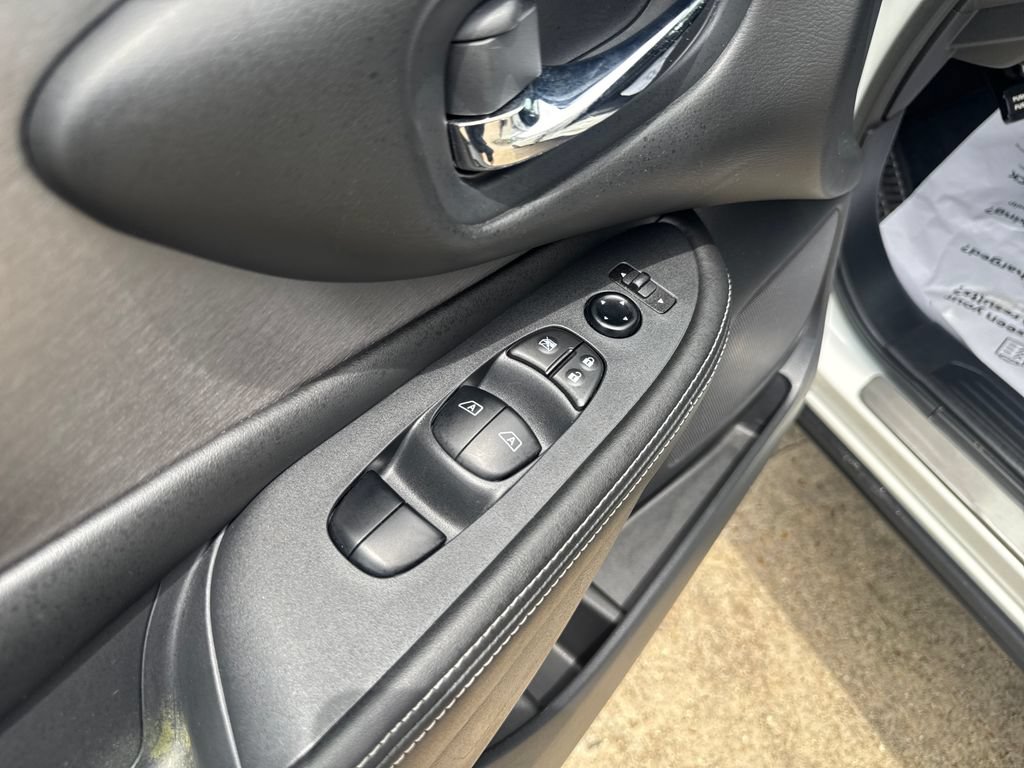 Used 2023 Nissan Murano SV w/ SV Midnight Edition Package FWD image 13