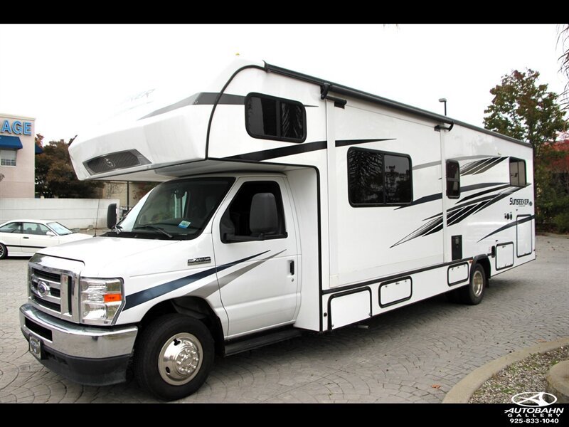 Used 2022 Ford E-450 and Econoline 450 Super Duty w/ Motorhome Prep Package RWD image 7