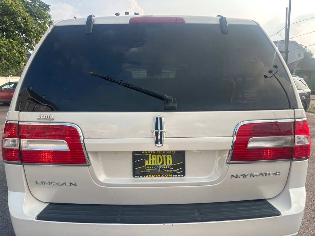 Used 2007 Lincoln Navigator Ultimate image 4