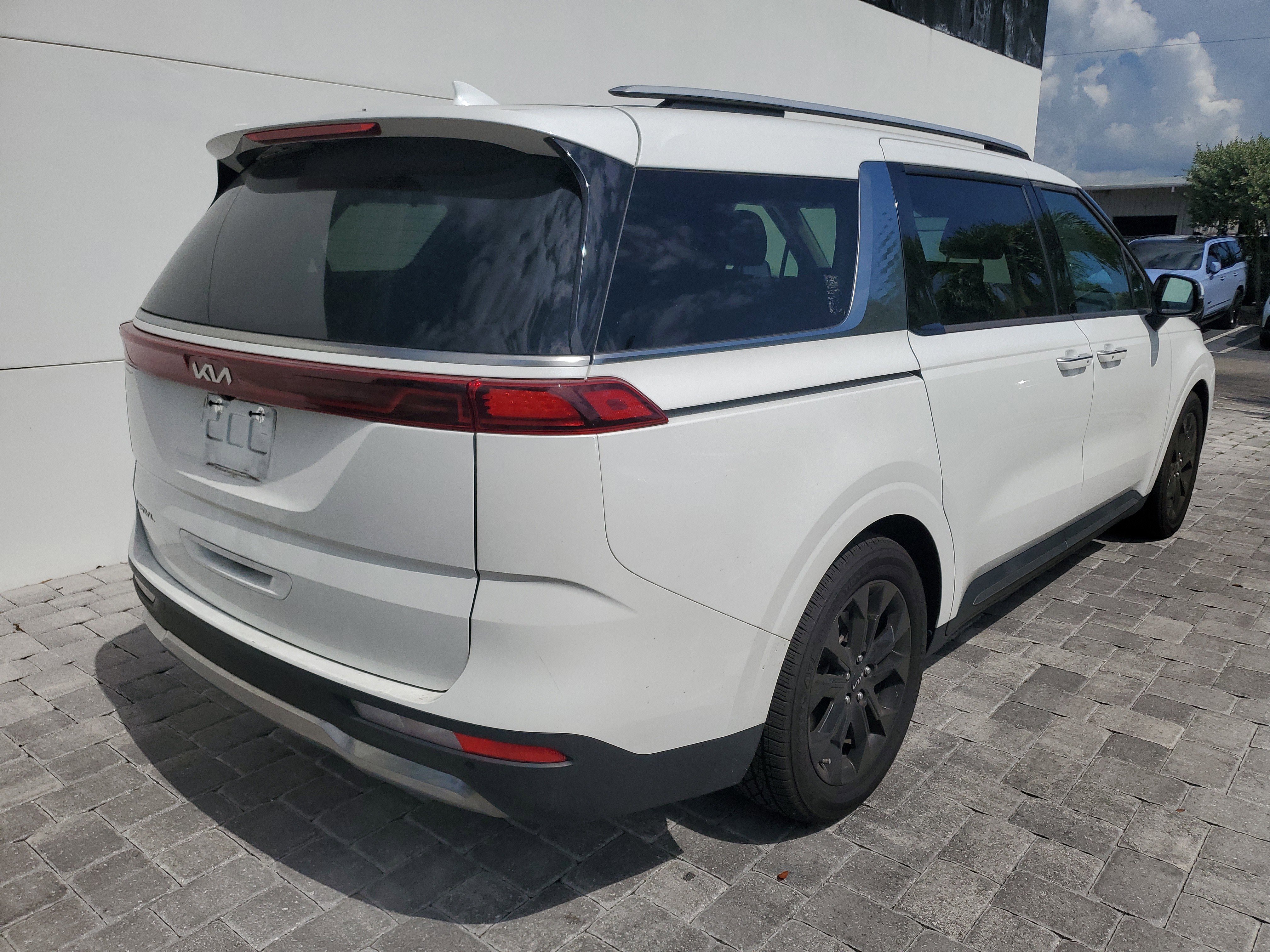 Used 2024 Kia Carnival SX Prestige FWD image 6