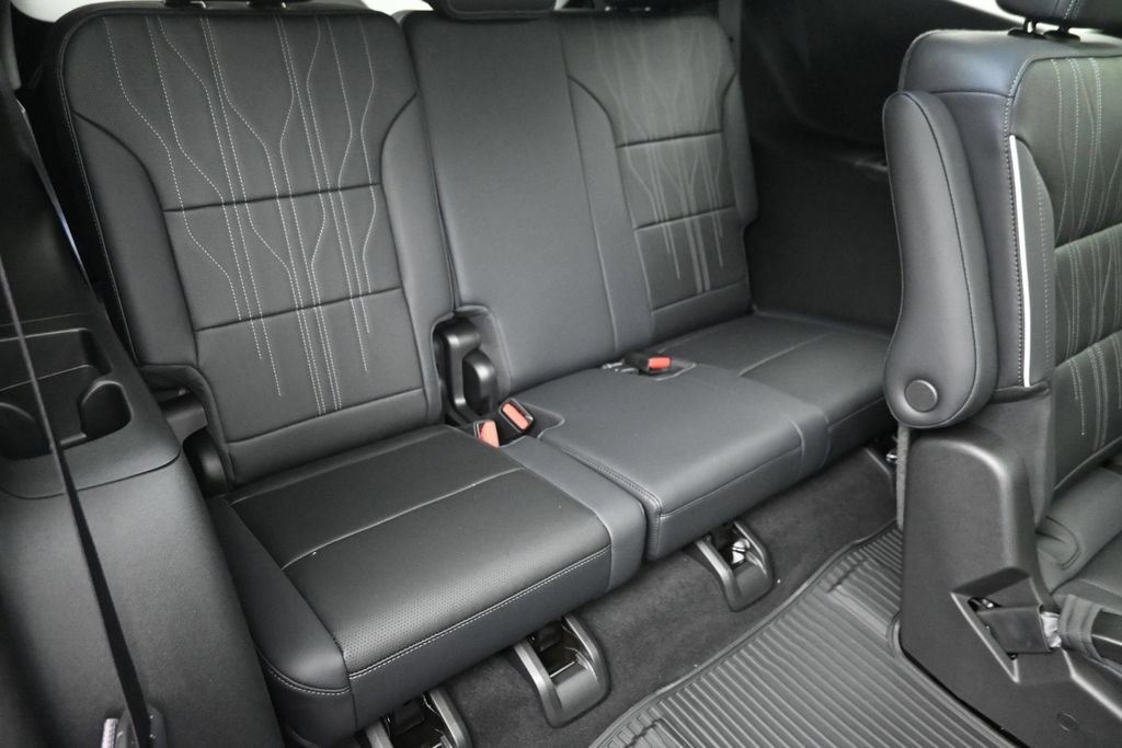 New 2027 Buick Enclave Avenir w/ LPO, Floor Liner Package AWD/4WD image 11