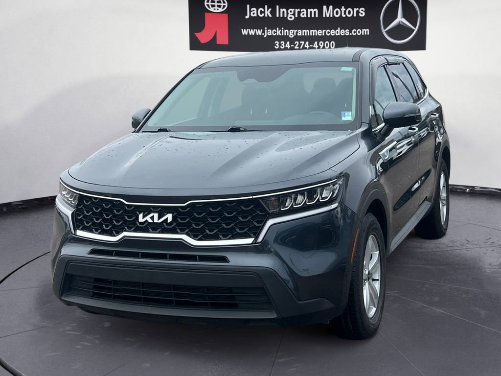 Used 2023 Kia Sorento LX image 1