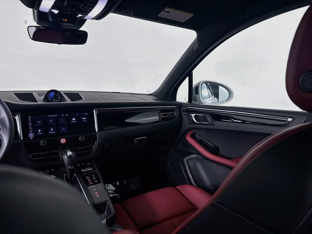 Certified 2026 Porsche Macan AWD/4WD image 24
