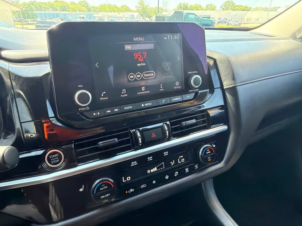 Used 2023 Nissan Pathfinder SV AWD/4WD image 13